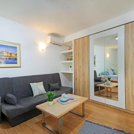 Apartment Tina *